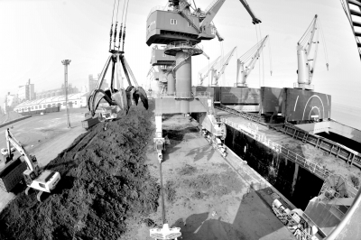 作為國家另一種重要的戰略性資源,釩鈦和稀土有很多相似之處。昔日稀土行業的亂象會否在釩鈦行業身上重演?