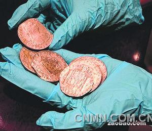 和“圣母號”一起在1804年沉入海底的金銀幣共有近60萬枚。(路透社)