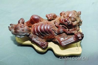 中華醒獅(紅酸枝)