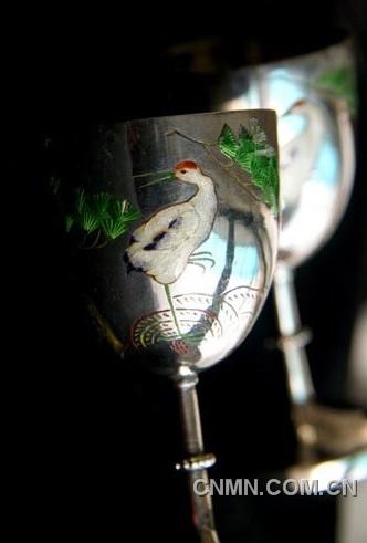 對(duì)杯子，松鶴延年