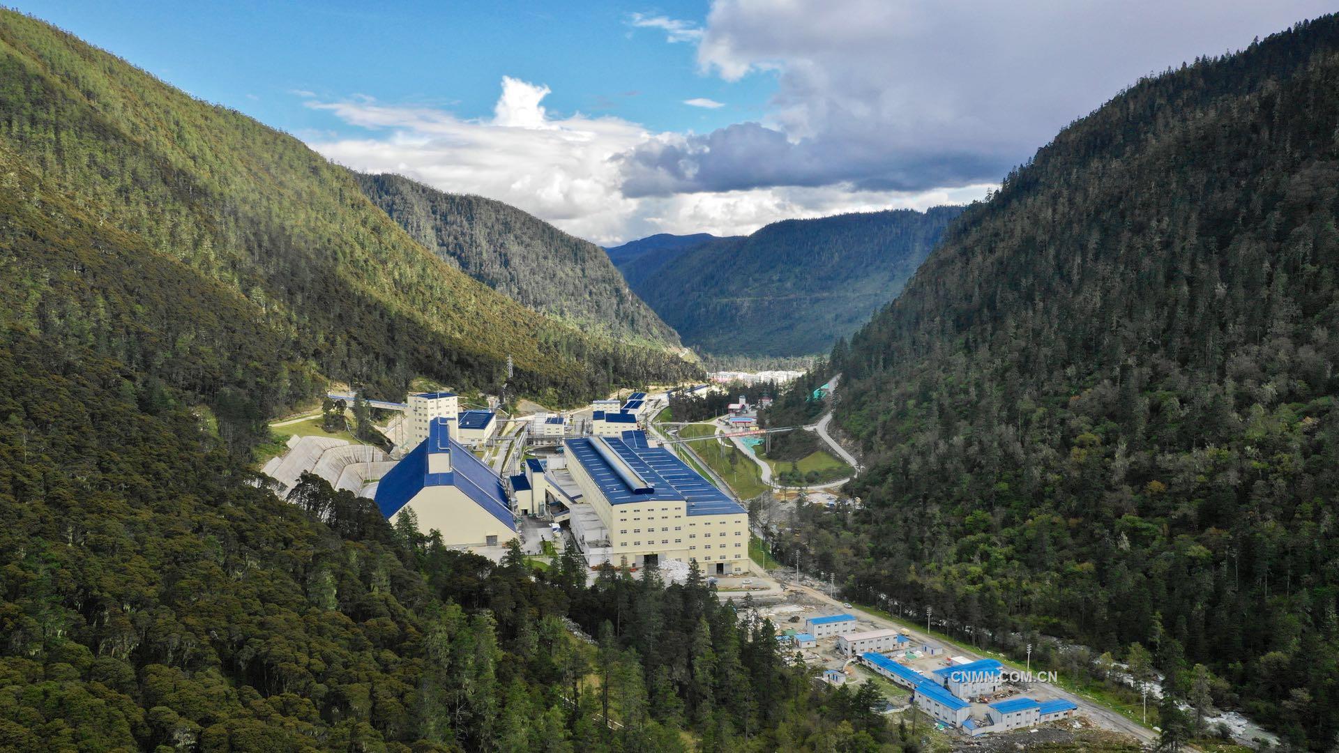 普朗銅礦一期采選工程項目是全國47個整裝勘查區之一和有色金屬工業&ldquo;十二五&rdquo;發展規劃的重點項目，礦區現已探獲銅金屬量430萬噸，是一個以銅為主，伴有金、銀、鉬等多種有色金屬的超大型斑巖型銅礦床，是云南省最大的銅資源蘊藏地。