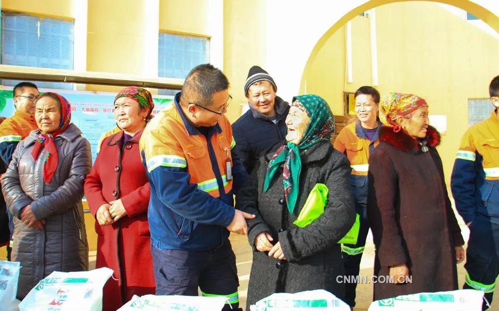 烏恰縣素有&ldquo;西極&rdquo;之稱，行政區劃屬于新疆克孜勒蘇柯爾克孜自治州，是國家劃定的深度貧困地區。這里年均降水量172毫米，蒸發量2500毫米，集氣候惡劣、民族地區、邊疆地區為一體，是全國脫貧攻堅的主戰場之一。