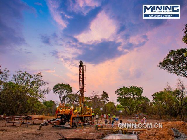 加拿大礦企艾芬豪礦業(yè)公司在民主剛果卡莫阿-卡庫拉巨型銅礦西面的西福爾蘭勘查許可證是該公司關(guān)鍵項目，有望再次取得高品位銅礦發(fā)現(xiàn)。