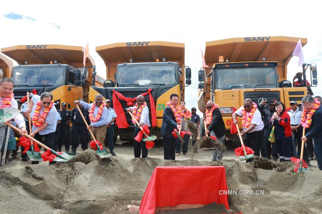 【二條圖】嘉賓共同為選廠擴(kuò)建項(xiàng)目奠基