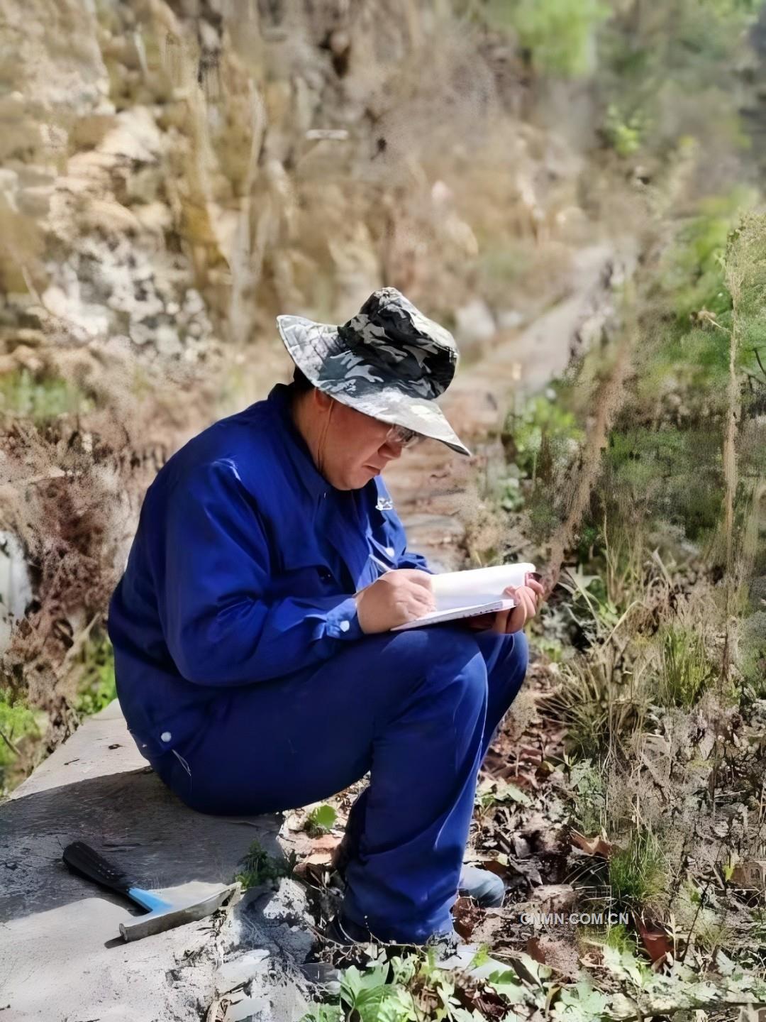 工作中的張佳峰