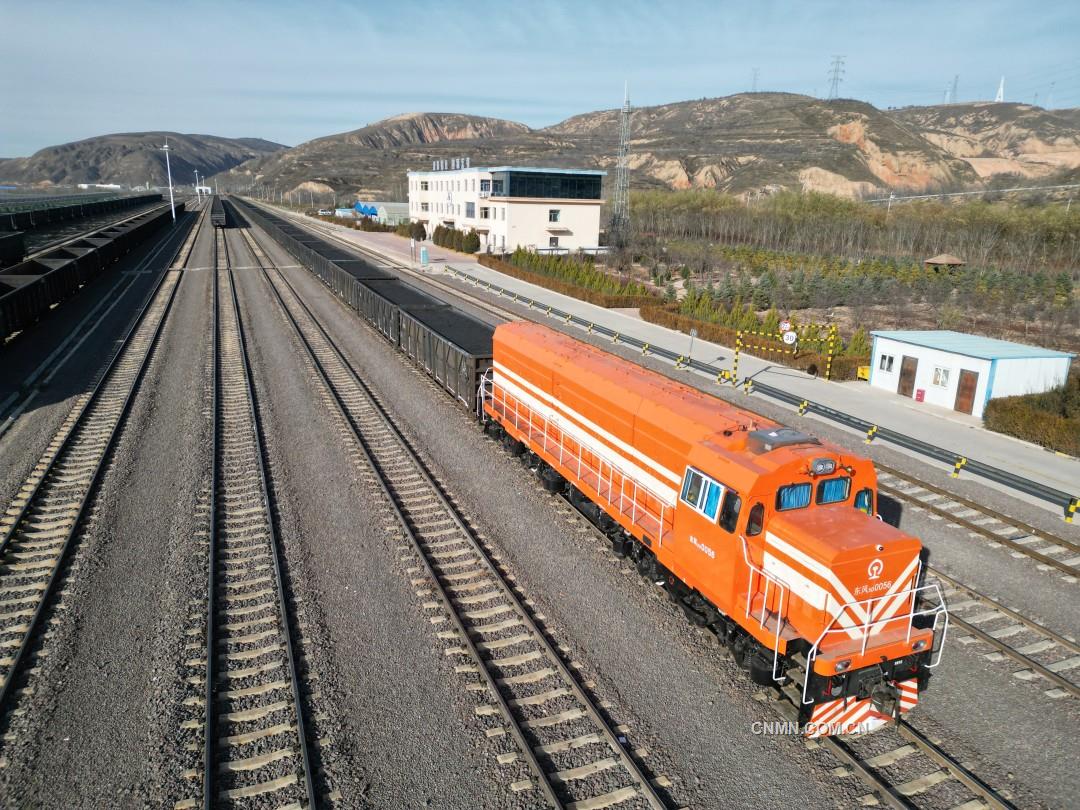 黨旗引領創業路 “身影”映照奮斗紅——中鋁物流中部陸港以“身影工作法”賦能異地創業紀實