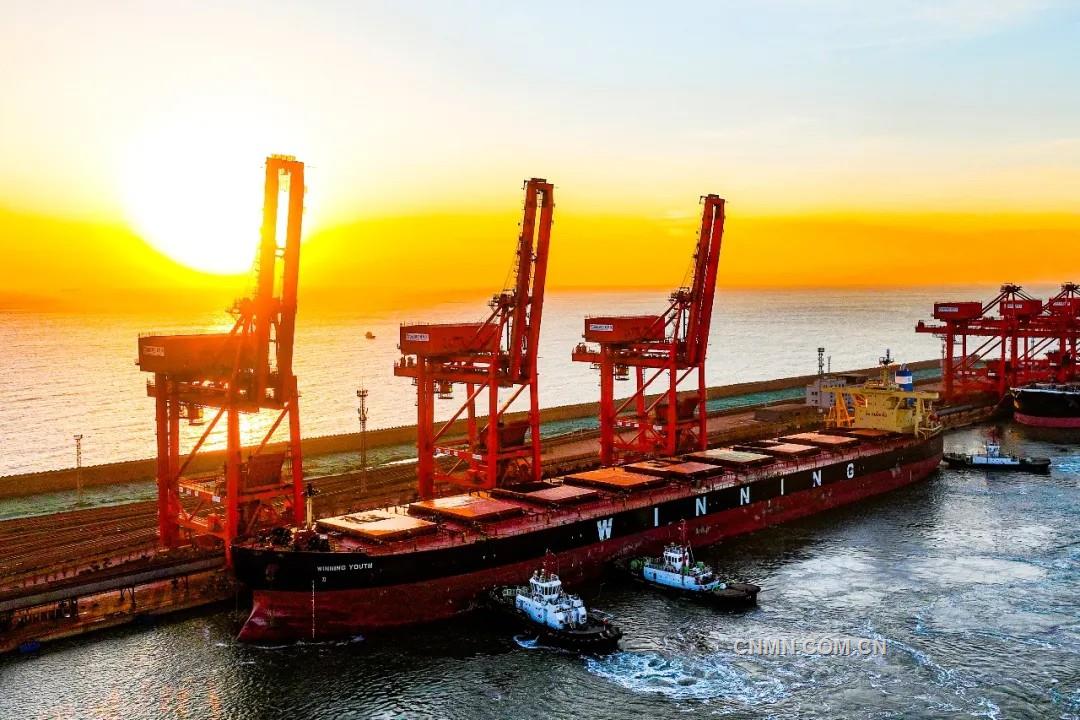 “超級鐵礦”西芒杜誕生記