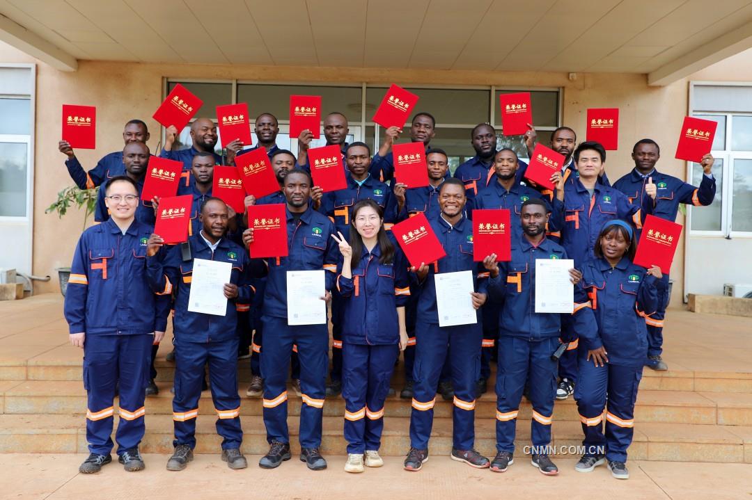 拉米卡公司員工合影