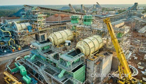 日前，紫金礦業旗下剛果（金）卡莫阿-卡庫拉銅礦一期年處理礦石380萬噸選廠已達到或超越所有設計標準，實現穩產作業。