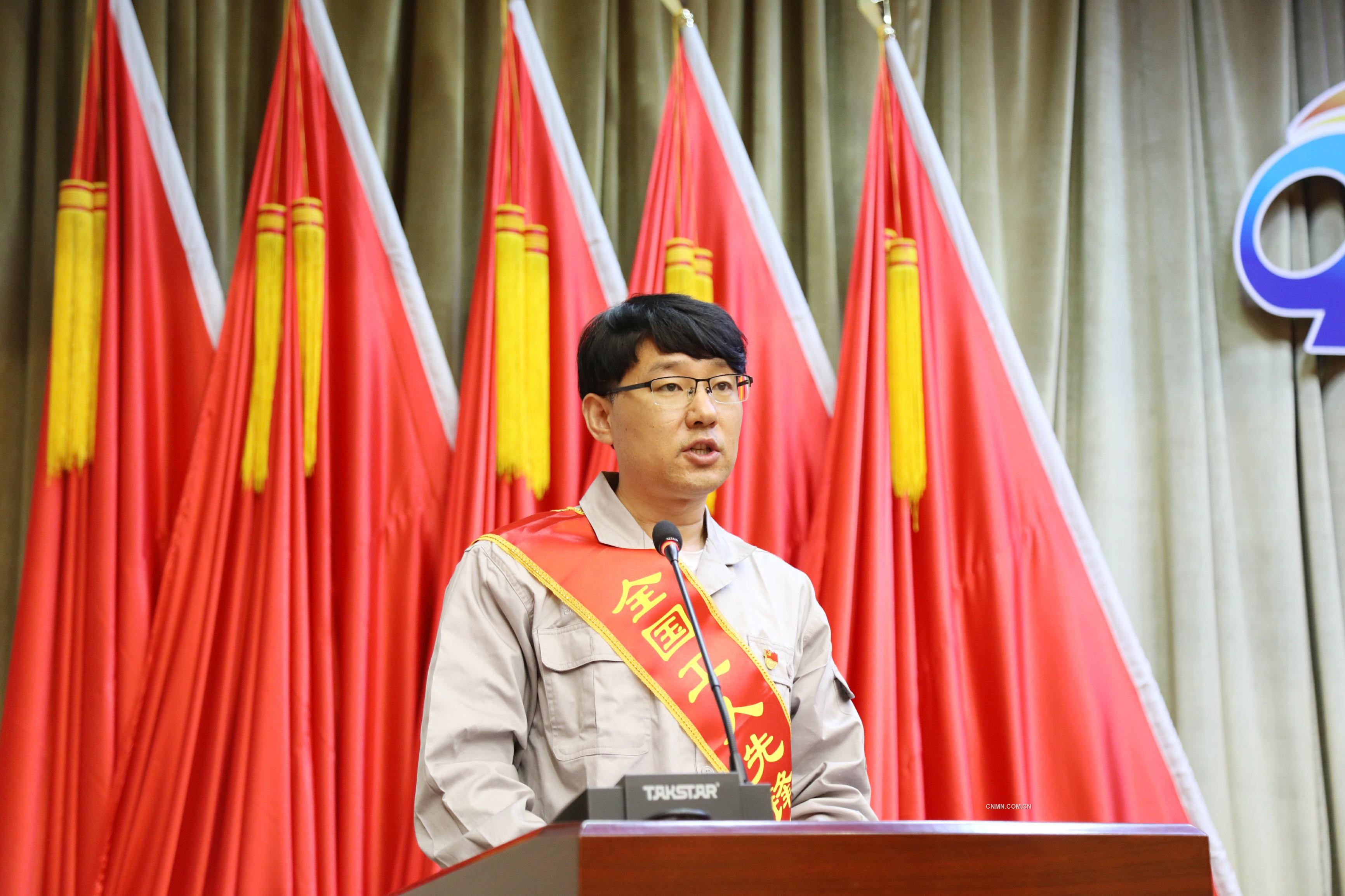 弘揚勞模精神 凝聚奮進力量5